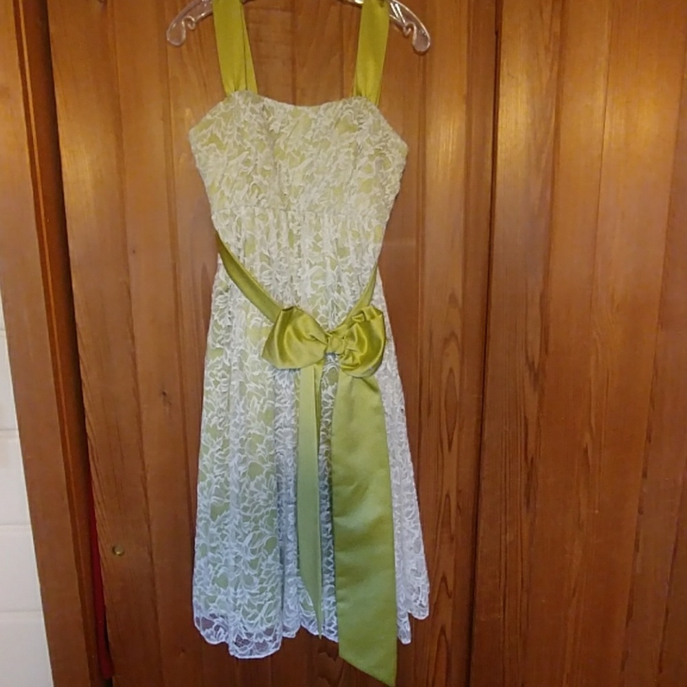 EUC Mon Cheri Bridemaid dress